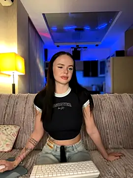 Snapshot of DinaTasty chatting on October 2025 05:47:03 PM DinaTasty online show from October 2025 05:47:03 PM