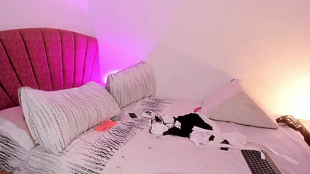 Snapshot of Melody_bonnie chatting on November 2025 07:26:01 PM Melody bonnie online show from November 2025 07:26:01 PM