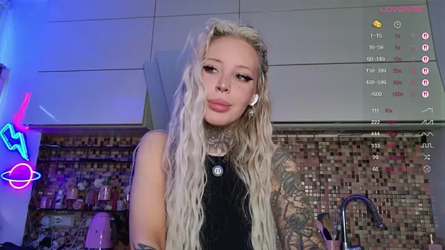 Snapshot of 2badforyou chatting on November 2025 11:42:02 AM 2badforyou online show from November 2025 11:42:02 AM