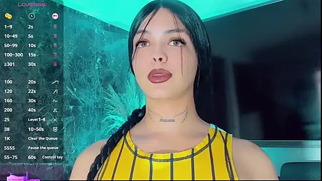 Emmaa Saenz  online show from October 2025 10:29:01 PM