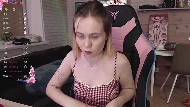 lucy mirror online show from November 2025 08:32:01 PM