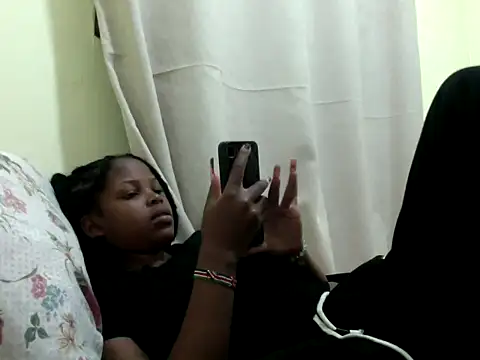 Snapshot of queen-sasha chatting on October 2025 05:24:02 PM queen-sasha online show from October 2025 05:24:02 PM