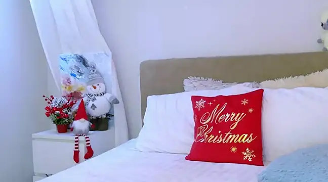Snapshot of LuisaSin chatting on December 2024 07:04:02 AM LuisaSin online show from December 2024 07:04:02 AM