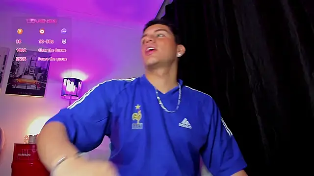 Snapshot of Curlblue chatting on December 2024 05:37:01 AM Curlblue online show from December 2024 05:37:01 AM