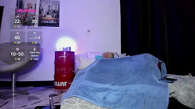 Snapshot of Curlblue chatting on December 2024 03:06:01 AM Curlblue online show from December 2024 03:06:01 AM