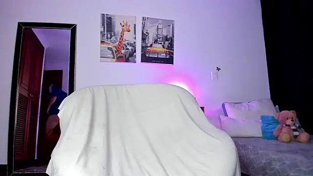 Snapshot of Curlblue chatting on December 2024 02:45:02 AM Curlblue online show from December 2024 02:45:02 AM