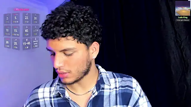 Snapshot of Curlblue chatting on February 2025 03:40:01 AM Curlblue online show from February 2025 03:40:01 AM