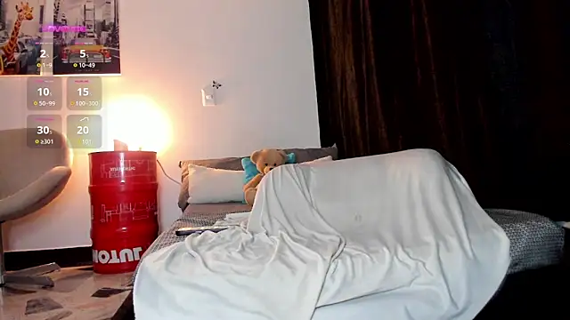 Snapshot of Curlblue chatting on March 2025 09:07:02 AM Curlblue online show from March 2025 09:07:02 AM