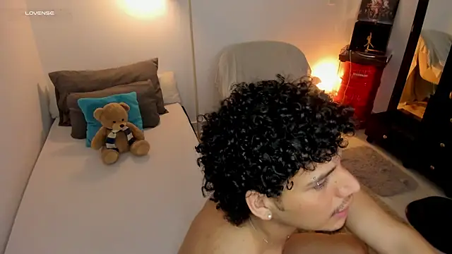 Snapshot of Curlblue chatting on September 2025 02:44:02 AM Curlblue online show from September 2025 02:44:02 AM