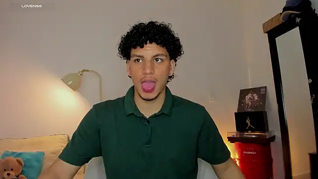 Snapshot of Curlblue chatting on September 2025 04:36:02 AM Curlblue online show from September 2025 04:36:02 AM