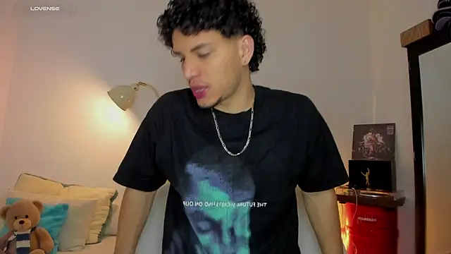 Snapshot of Curlblue chatting on September 2025 04:03:02 AM Curlblue online show from September 2025 04:03:02 AM