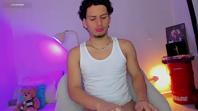 Snapshot of Curlblue chatting on September 2025 04:06:01 AM Curlblue online show from September 2025 04:06:01 AM