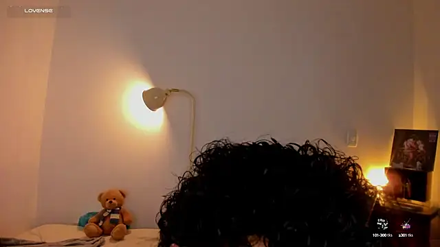 Snapshot of Curlblue chatting on October 2025 04:07:01 AM Curlblue online show from October 2025 04:07:01 AM