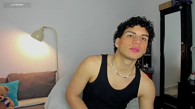 Snapshot of Curlblue chatting on October 2025 12:31:01 AM Curlblue online show from October 2025 12:31:01 AM