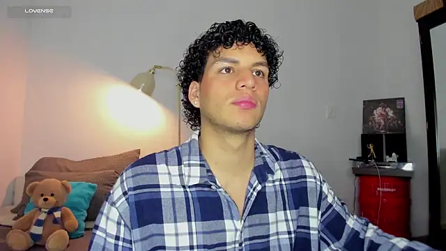 Snapshot of Curlblue chatting on October 2025 03:29:01 AM Curlblue online show from October 2025 03:29:01 AM