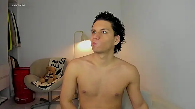 Snapshot of Curlblue chatting on October 2025 06:50:02 AM Curlblue online show from October 2025 06:50:02 AM