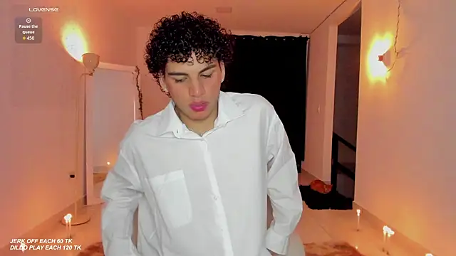 Snapshot of Curlblue chatting on October 2025 03:30:01 AM Curlblue online show from October 2025 03:30:01 AM