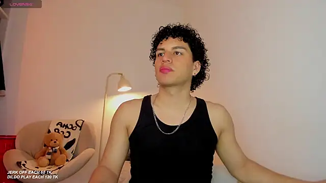 Snapshot of Curlblue chatting on November 2025 01:05:02 AM Curlblue online show from November 2025 01:05:02 AM