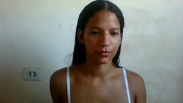 Snapshot of By_Aninha chatting on February 2025 05:37:01 PM By Aninha online show from February 2025 05:37:01 PM