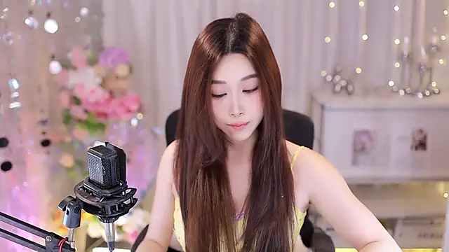 Snapshot of SleepArtist chatting on October 2025 07:39:01 AM SleepArtist online show from October 2025 07:39:01 AM