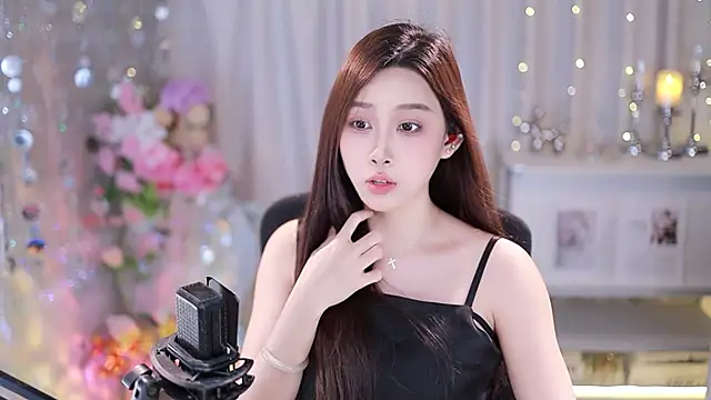 Snapshot of SleepArtist chatting on October 2025 09:08:01 AM SleepArtist online show from October 2025 09:08:01 AM