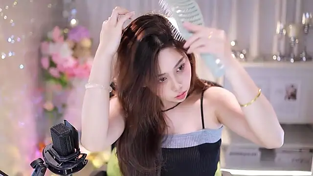 Snapshot of SleepArtist chatting on October 2025 01:01:01 PM SleepArtist online show from October 2025 01:01:01 PM