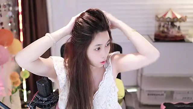 Snapshot of SleepArtist chatting on November 2025 06:40:01 PM SleepArtist online show from November 2025 06:40:01 PM