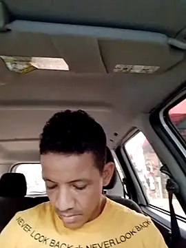 andresperezf online show from November 2025 06:19:02 PM