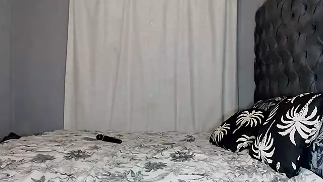 MissTiTi01 online show from October 2025 01:24:02 PM