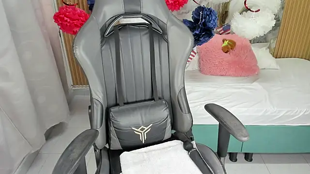 Lili 16 online show from September 2025 11:12:01 AM