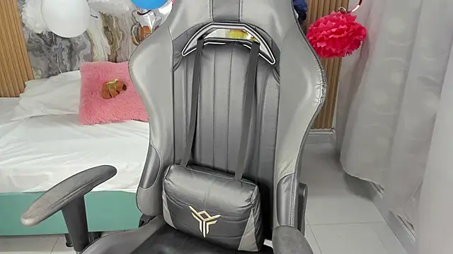 Lili 16 online show from October 2025 10:57:02 AM