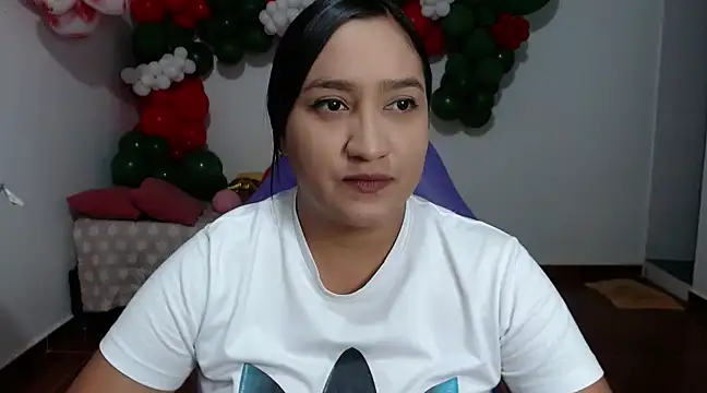 Snapshot of Saracutee1 chatting on December 2024 06:05:01 PM Saracutee1 online show from December 2024 06:05:01 PM