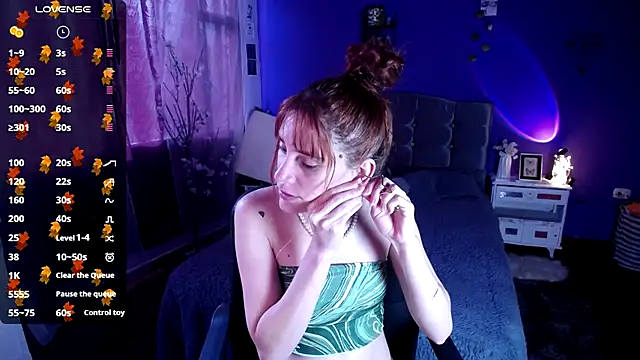 Snapshot of IsaBaileys_ chatting on November 2025 08:19:01 PM IsaBaileys online show from November 2025 08:19:01 PM