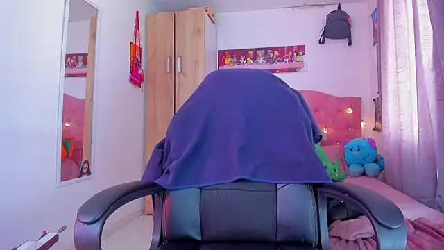 Snapshot of saralolo420 chatting on December 2024 07:03:02 PM saralolo420 online show from December 2024 07:03:02 PM