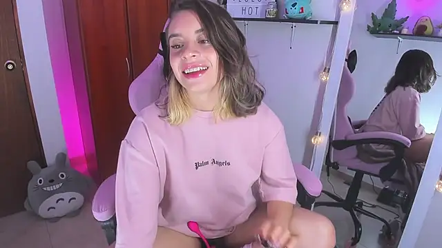 Snapshot of saralolo420 chatting on February 2025 04:37:02 AM saralolo420 online show from February 2025 04:37:02 AM