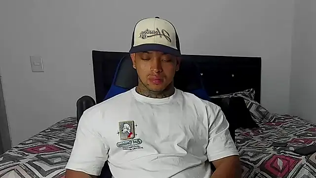 Snapshot of Stiven_collins chatting on February 2025 06:37:01 AM Stiven collins online show from February 2025 06:37:01 AM