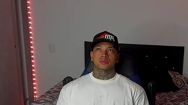 Snapshot of Stiven_collins chatting on February 2025 05:51:02 AM Stiven collins online show from February 2025 05:51:02 AM