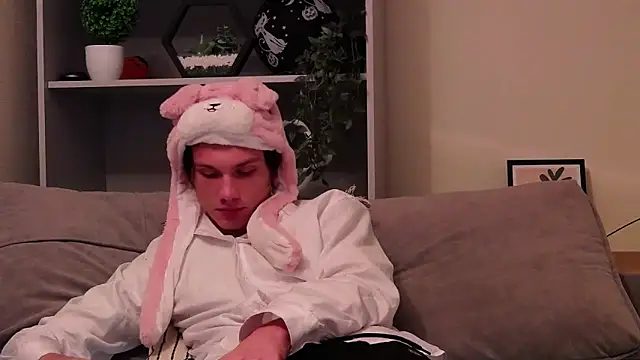 Snapshot of CalvinCay chatting on December 2024 09:34:02 PM CalvinCay online show from December 2024 09:34:02 PM