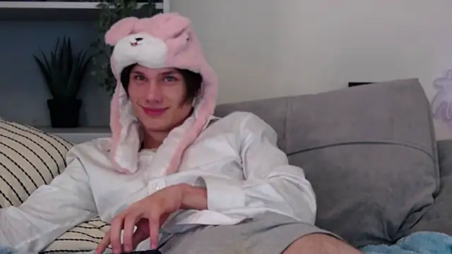 Snapshot of CalvinCay chatting on December 2024 11:51:01 PM CalvinCay online show from December 2024 11:51:01 PM