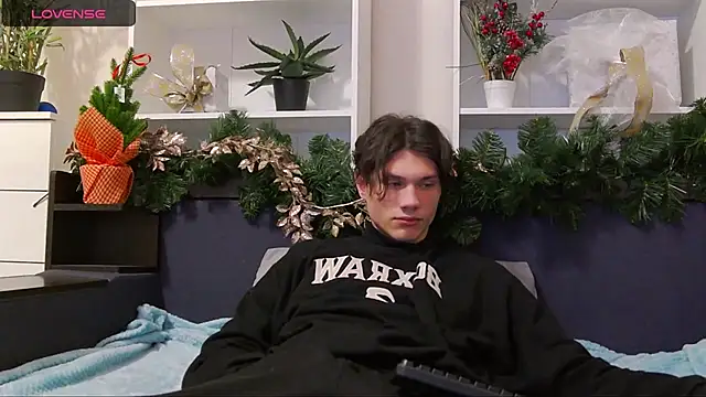 Snapshot of CalvinCay chatting on December 2024 08:04:01 PM CalvinCay online show from December 2024 08:04:01 PM