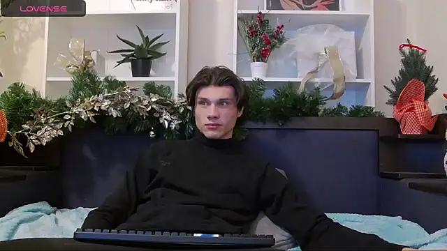 Snapshot of CalvinCay chatting on December 2024 08:03:02 PM CalvinCay online show from December 2024 08:03:02 PM