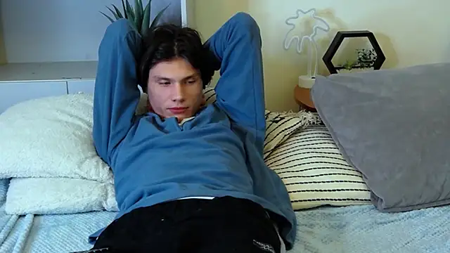 Snapshot of CalvinCay chatting on January 2025 01:47:01 AM CalvinCay online show from January 2025 01:47:01 AM