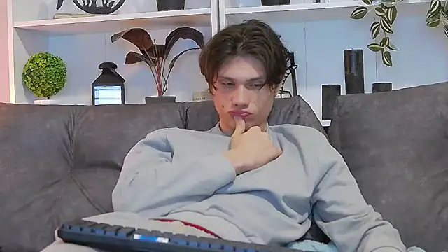 Snapshot of CalvinCay chatting on March 2025 02:20:01 AM CalvinCay online show from March 2025 02:20:01 AM