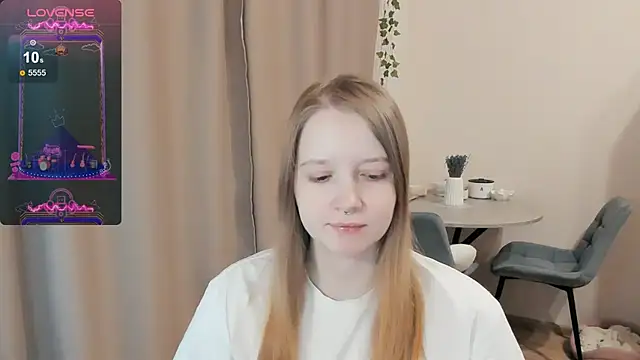 Snapshot of Alyaley chatting on October 2025 03:21:02 PM Alyaley online show from October 2025 03:21:02 PM