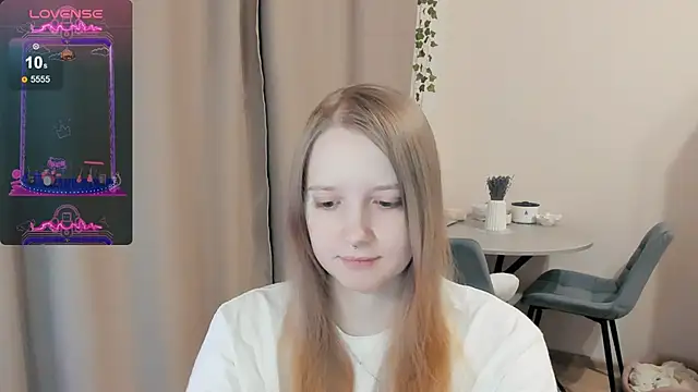 Snapshot of Alyaley chatting on October 2025 10:18:02 PM Alyaley online show from October 2025 10:18:02 PM