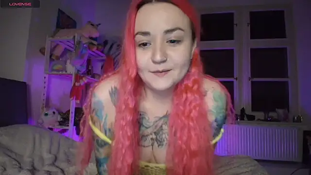 Snapshot of PinkHurricaneOfficial chatting on January 2025 11:29:01 PM PinkHurricaneOfficial online show from January 2025 11:29:01 PM