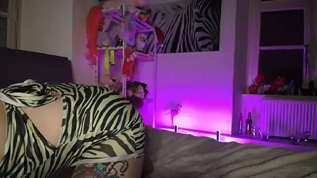 Snapshot of PinkHurricaneOfficial chatting on March 2025 06:29:02 PM PinkHurricaneOfficial online show from March 2025 06:29:02 PM