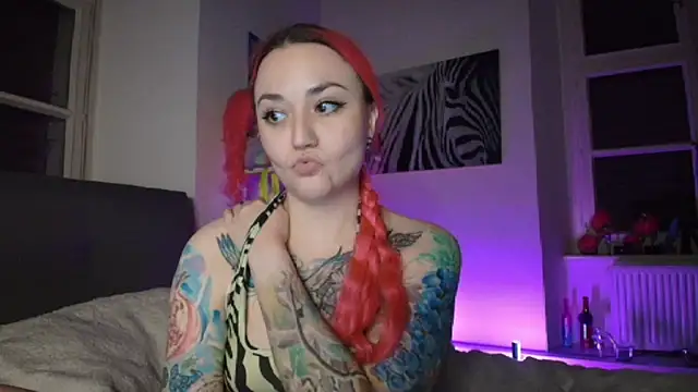 Snapshot of PinkHurricaneOfficial chatting on March 2025 02:05:02 AM PinkHurricaneOfficial online show from March 2025 02:05:02 AM