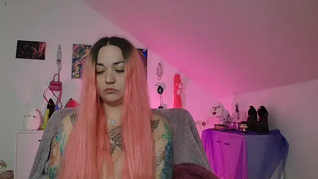 Snapshot of PinkHurricaneOfficial chatting on September 2025 06:18:02 PM PinkHurricaneOfficial online show from September 2025 06:18:02 PM