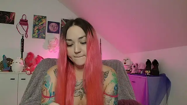 Snapshot of PinkHurricaneOfficial chatting on September 2025 08:02:01 PM PinkHurricaneOfficial online show from September 2025 08:02:01 PM